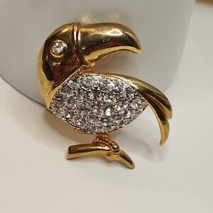 pave rhinestone tucan goldtone vintage brooch pin bird beak